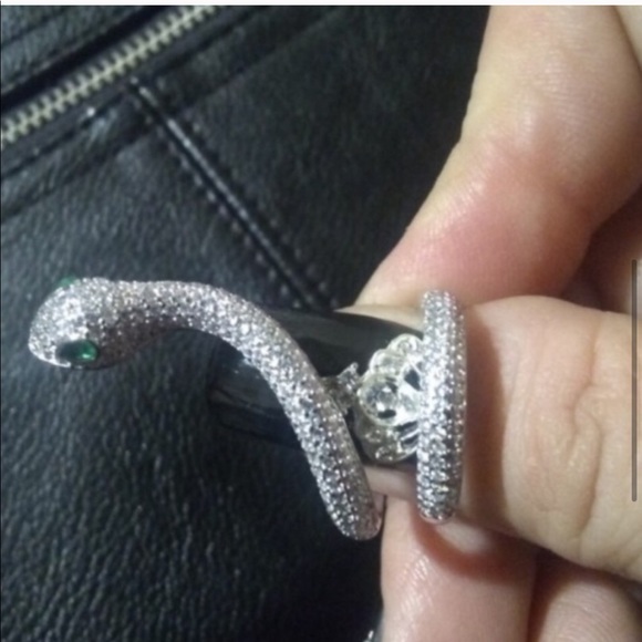 5 ⭐️ Swarovski Elements Ear Crawler - RIGHT EAR - Picture 4 of 7